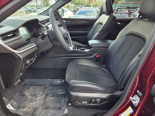 Certified 2025 Jeep Grand Cherokee Altitude image 4