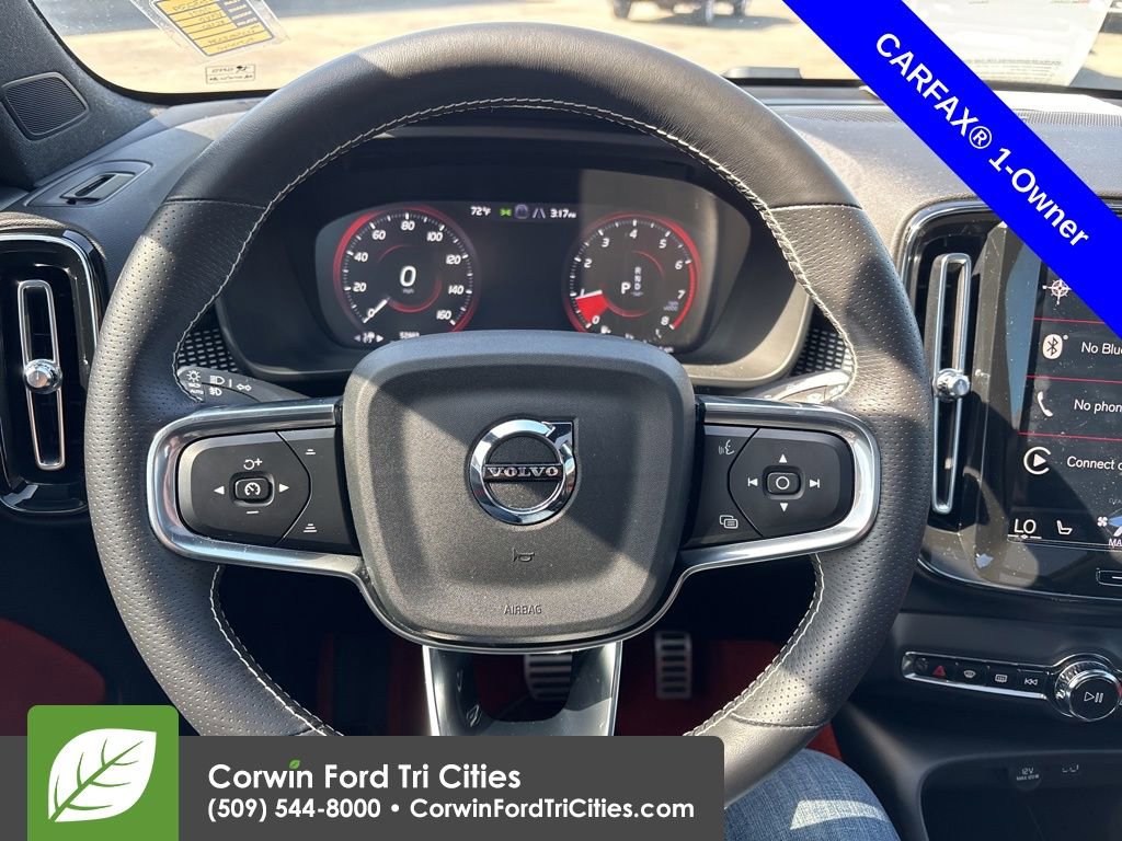 Used 2021 Volvo XC40 T5 R-Design image 2