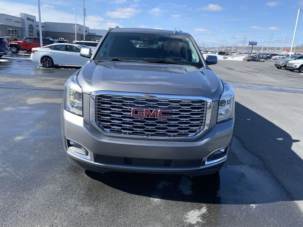 Used 2020 GMC Yukon XL Denali w/ Denali Premium Package image 3