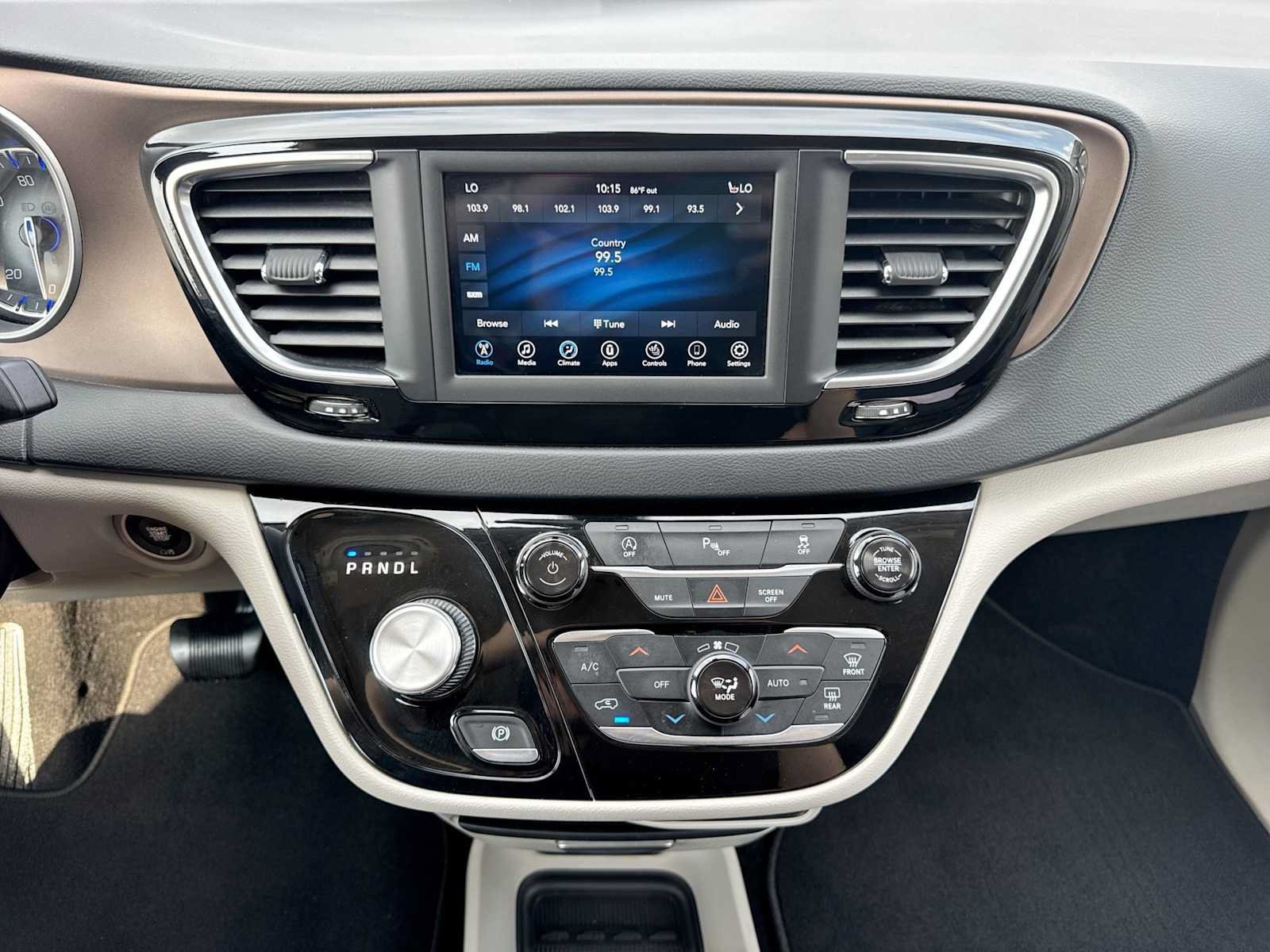 Used 2018 Chrysler Pacifica Touring-L FWD image 28