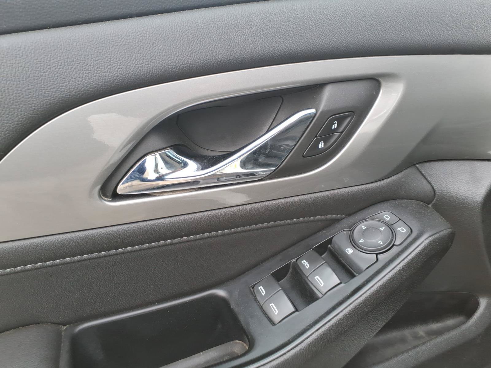 Used 2023 Chevrolet Traverse LT FWD image 7