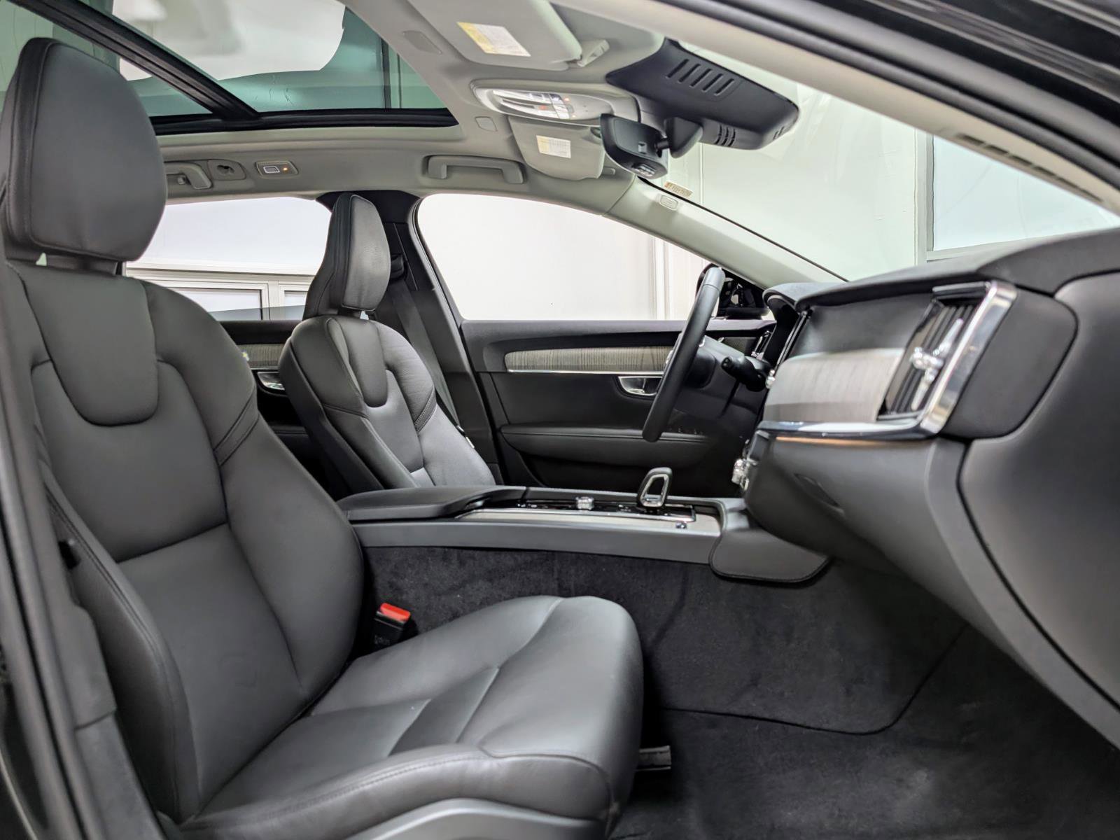 Used 2024 Volvo V90 B6 Cross Country Plus w/ Climate Package image 26