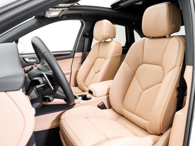 Certified 2026 Porsche Macan AWD/4WD image 5