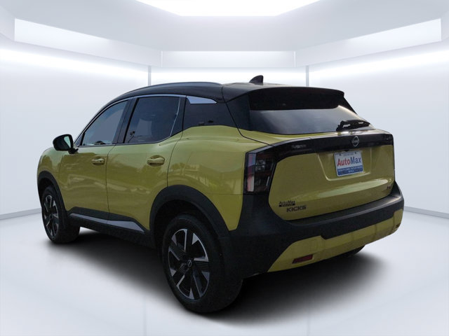Used 2025 Nissan Kicks SR FWD image 5