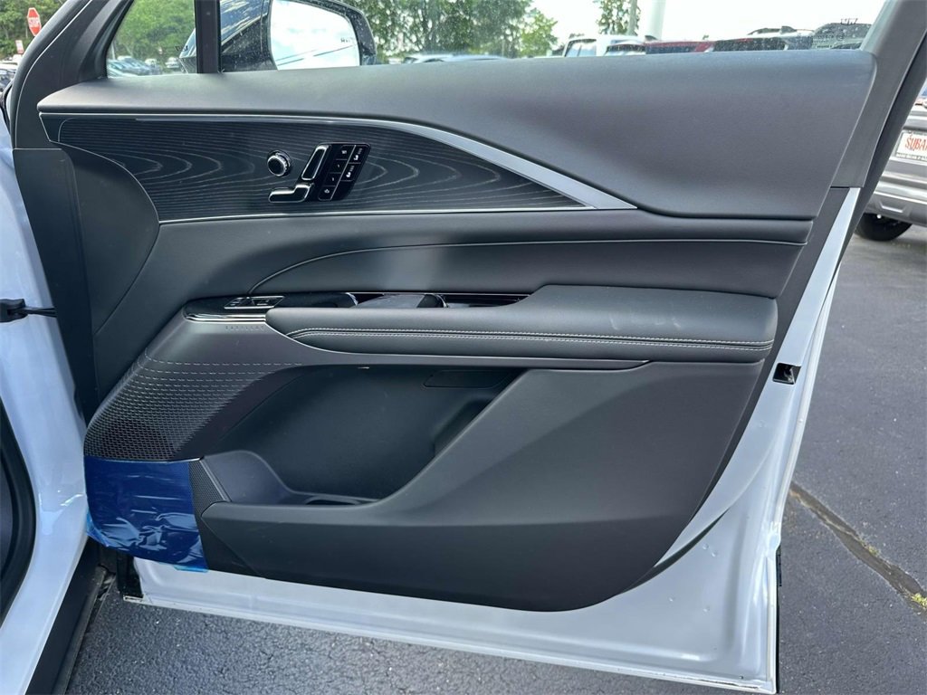 New 2025 Cadillac Lyriq Luxury image 8