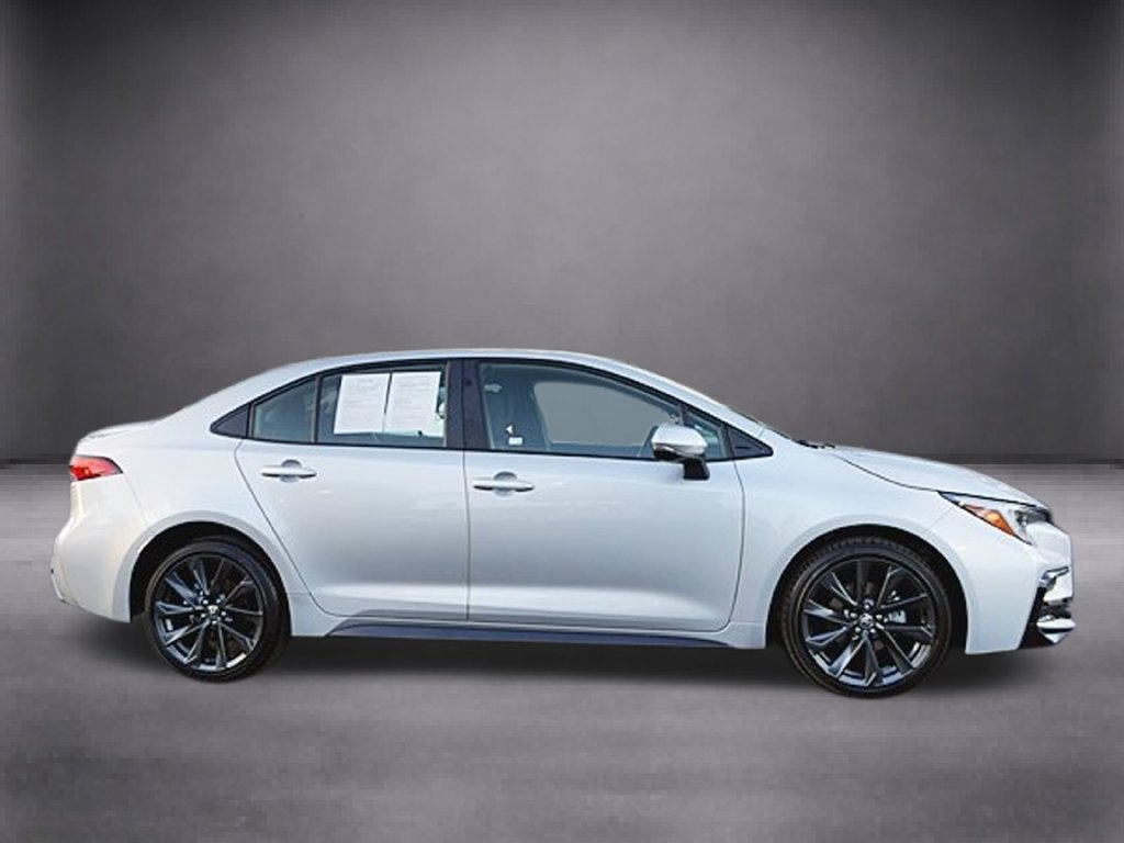 Used 2026 Toyota Corolla SE FWD image 3