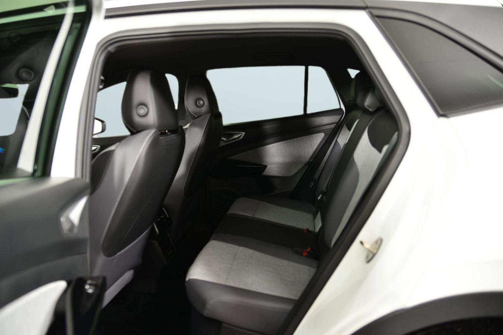 Used 2025 Volkswagen ID.4 Limited image 11