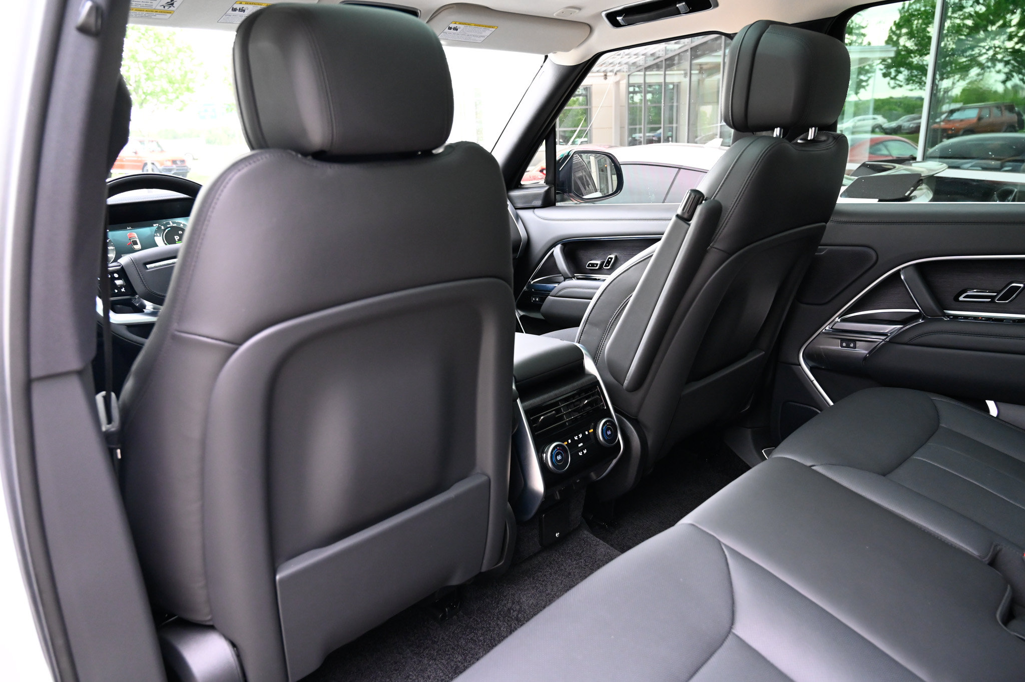 Used 2025 Land Rover Range Rover SE AWD/4WD image 33