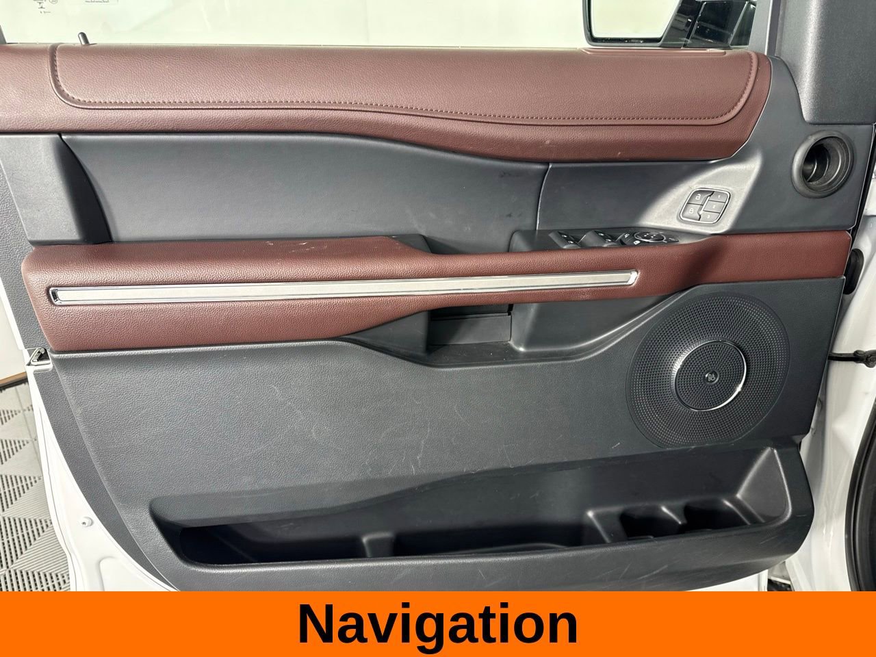 Used 2024 Ford Expedition Limited image 9