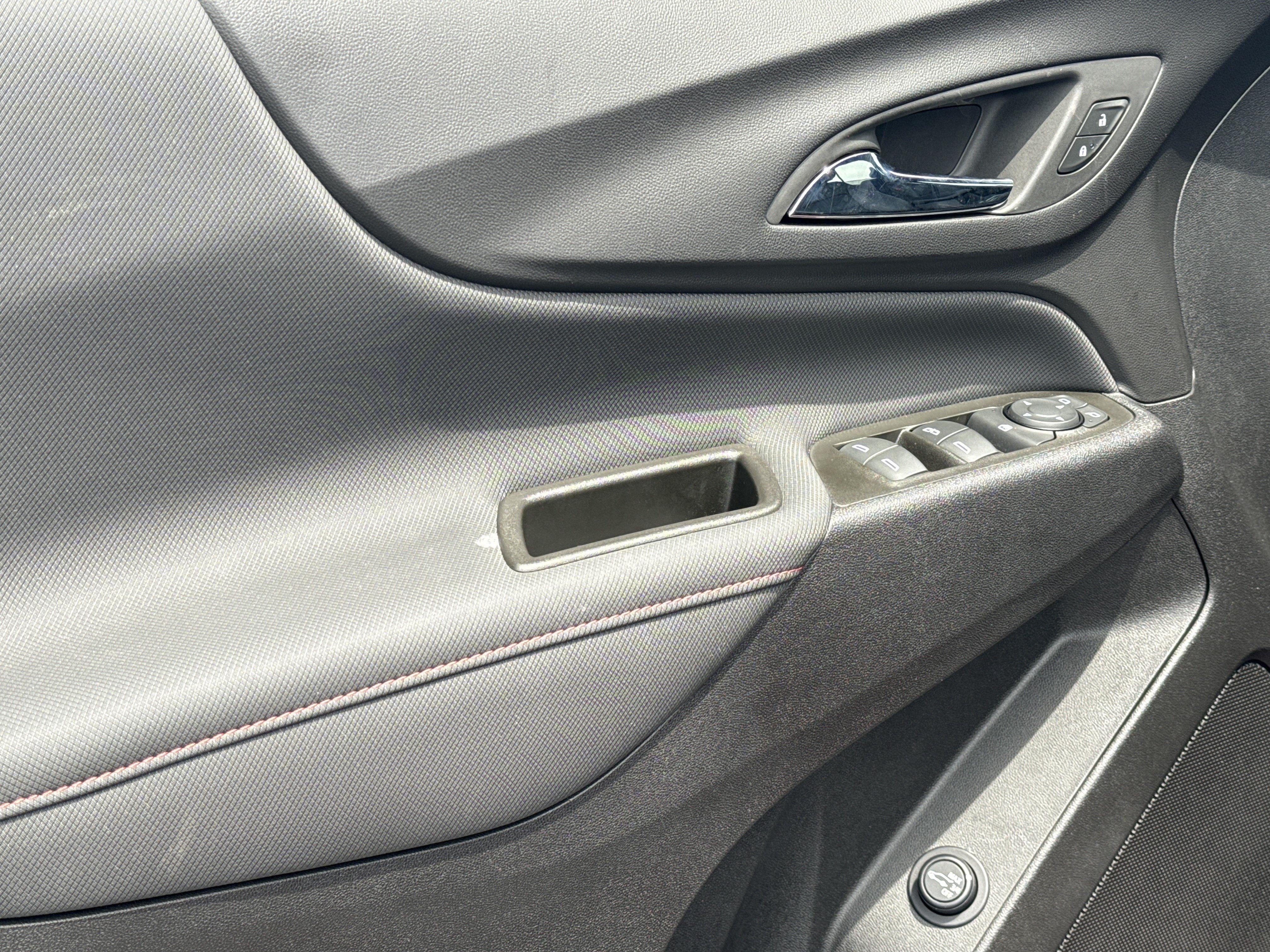 Used 2023 Chevrolet Equinox RS w/ RS Leather Package FWD image 15