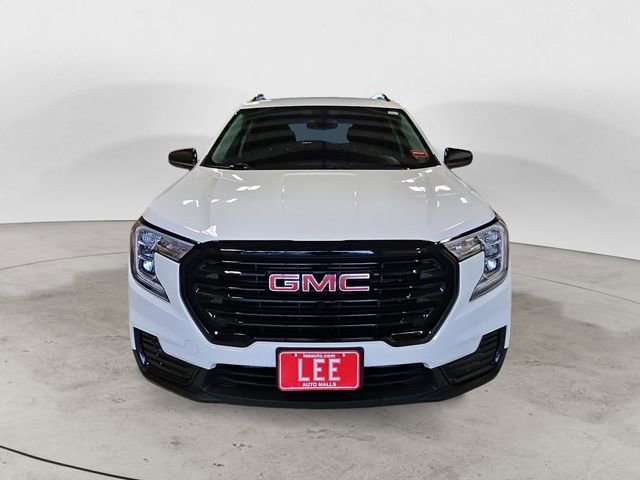 Used 2023 GMC Terrain SLE w/ Driver Convenience Package image 8
