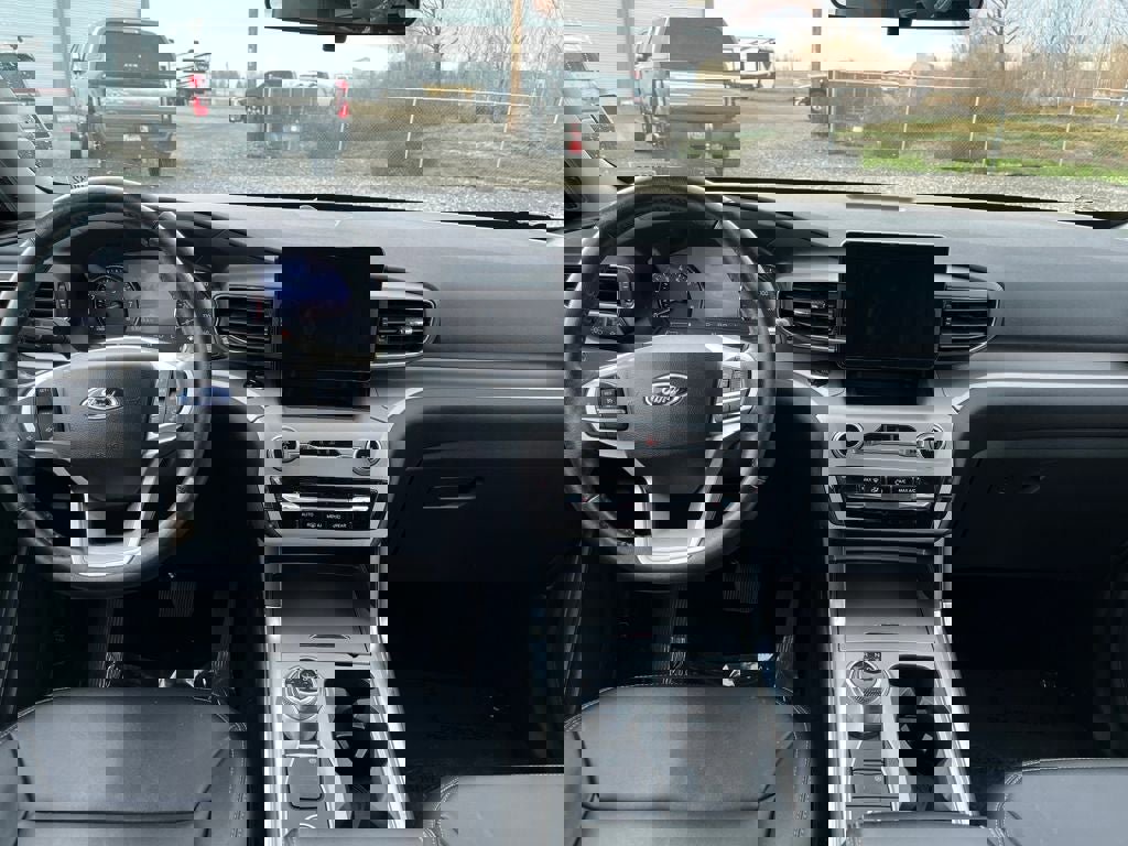 Used 2023 Ford Explorer XLT w/ Equipment Group 202A image 13