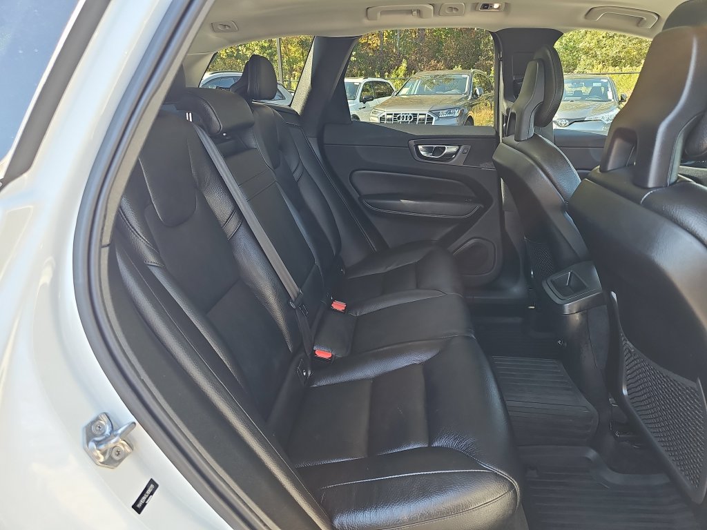 Used 2018 Volvo XC60 T5 Momentum w/ Vision Package AWD/4WD image 27