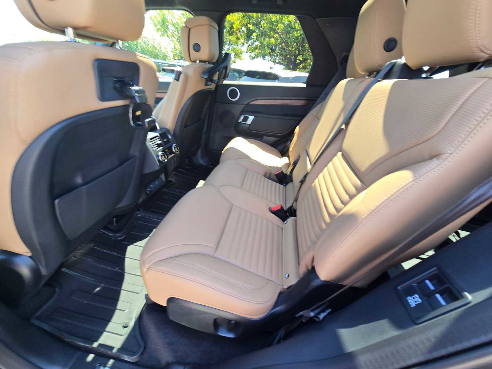 New 2025 Land Rover Discovery Dynamic SE image 20