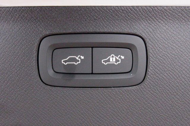 Used 2025 Volvo XC90 B6 Plus w/ Protection Package Premier image 43