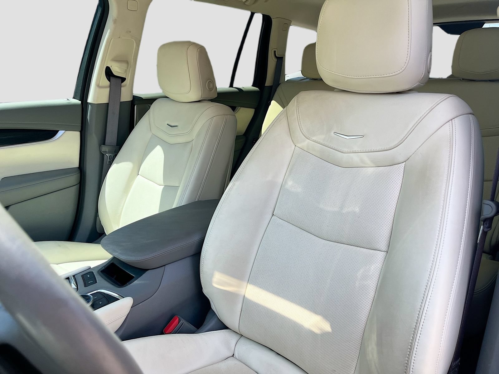 Used 2024 Cadillac XT6 Premium Luxury w/ Technology Package FWD image 22