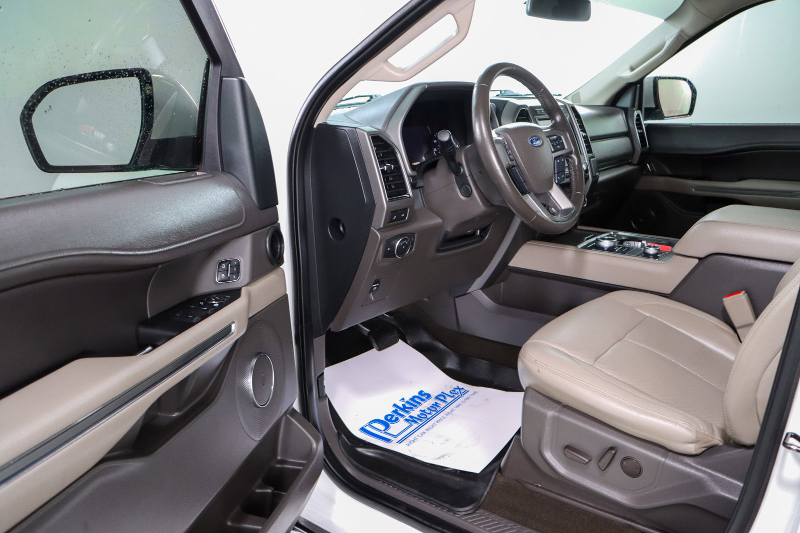 Used 2021 Ford Expedition XLT image 3