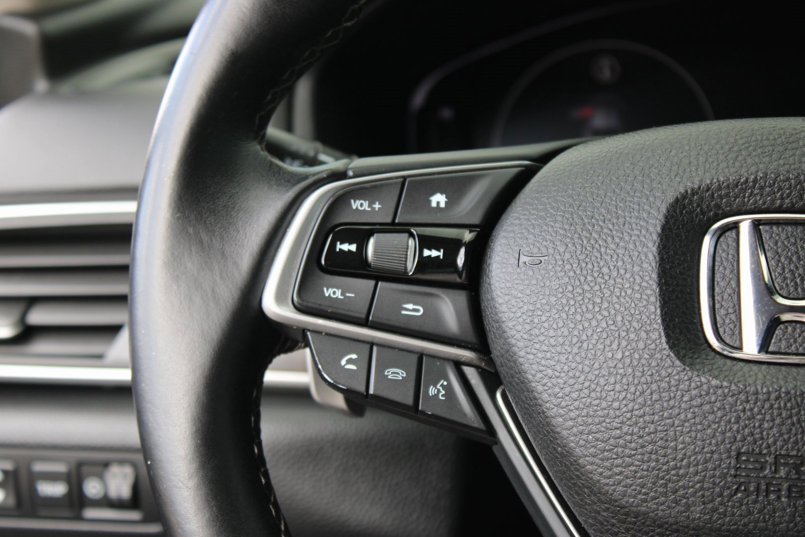 Used 2018 Honda Accord Touring image 16