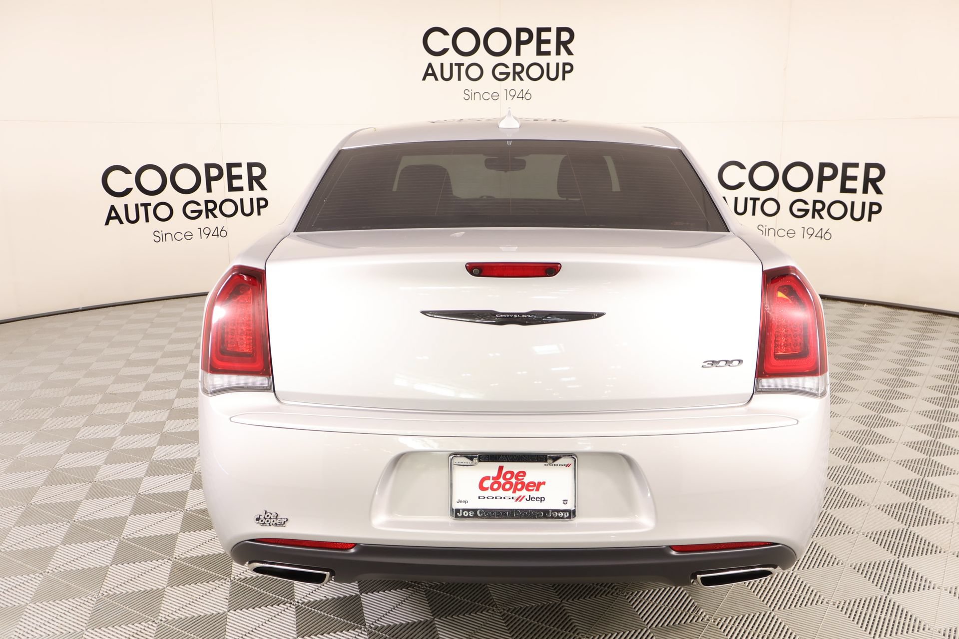 Used 2023 Chrysler 300 Touring w/ Sport Appearance Package RWD image 20