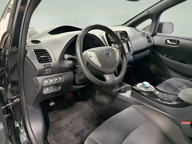 Used 2013 Nissan Leaf SV w/ Premium Pkg image 11