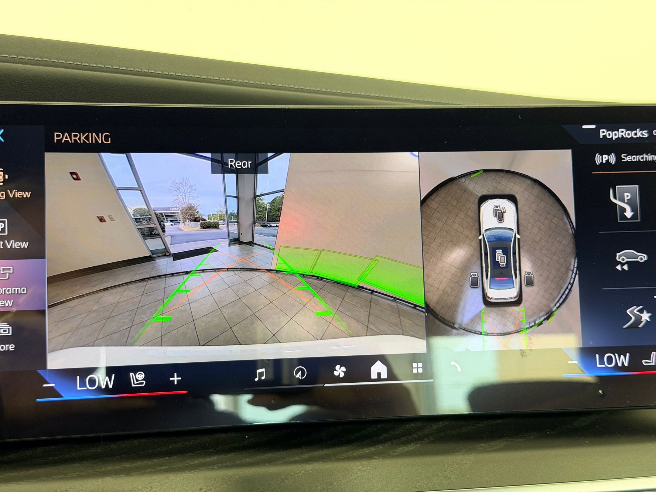 Certified 2025 BMW 740i w/ Premium Package image 29