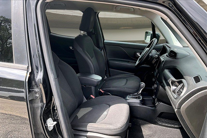 Used 2019 Jeep Renegade Altitude w/ Quick Order Package 2XM FWD image 6