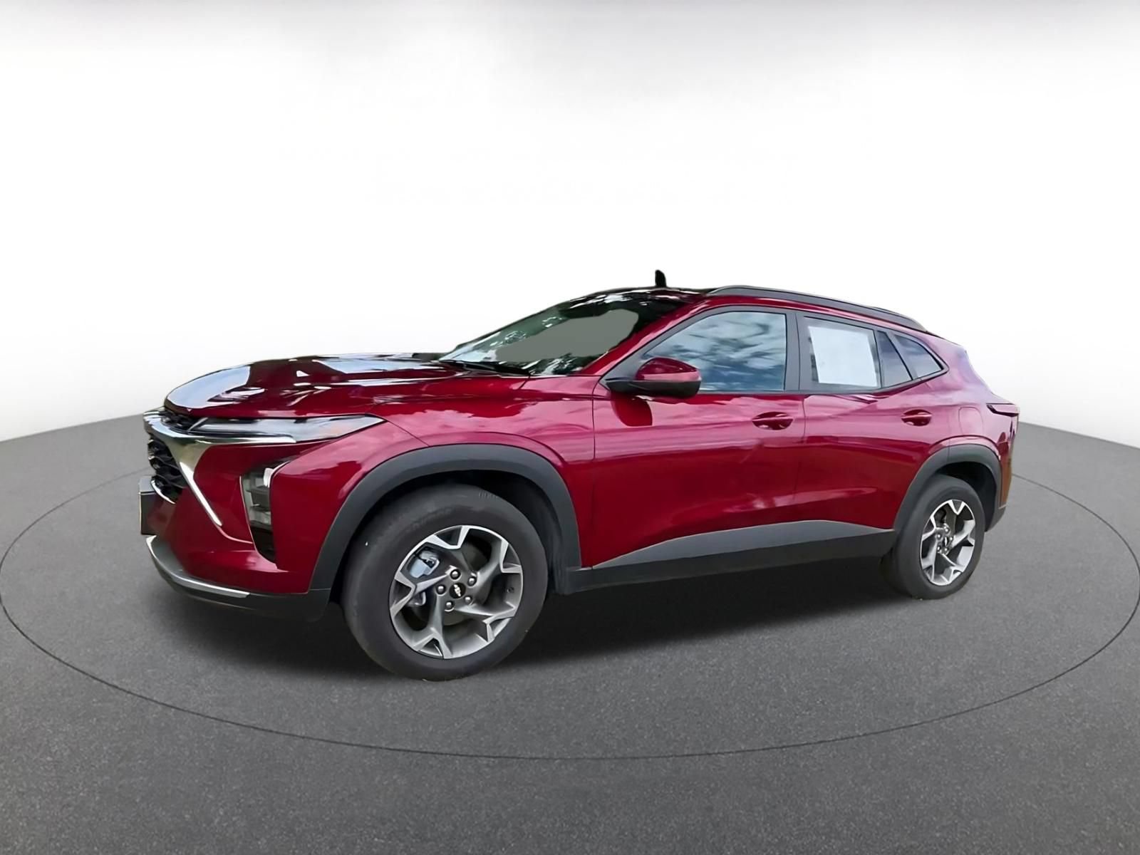 Used 2025 Chevrolet Trax LT FWD image 7