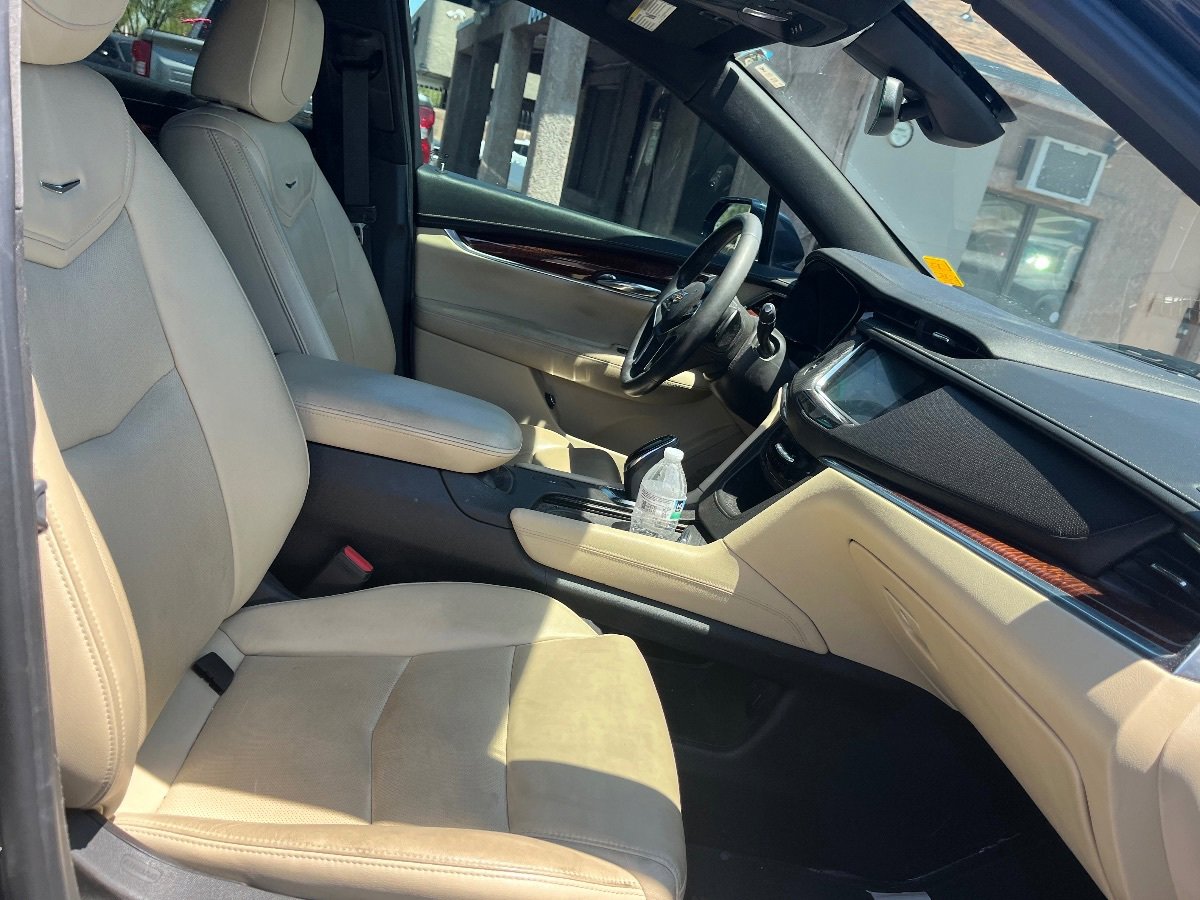 Used 2017 Cadillac XT5 Luxury w/ Driver Awareness Package FWD image 17