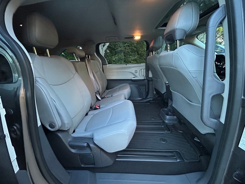 Used 2024 Toyota Sienna XLE image 30