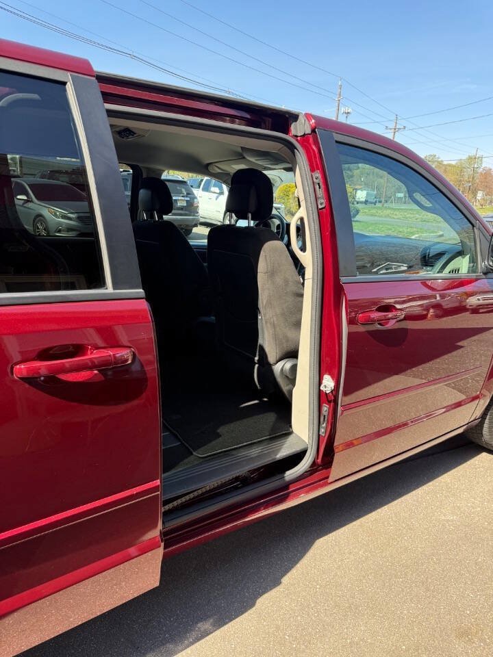 Used 2017 Dodge Grand Caravan SE w/ Power Window Group FWD image 20