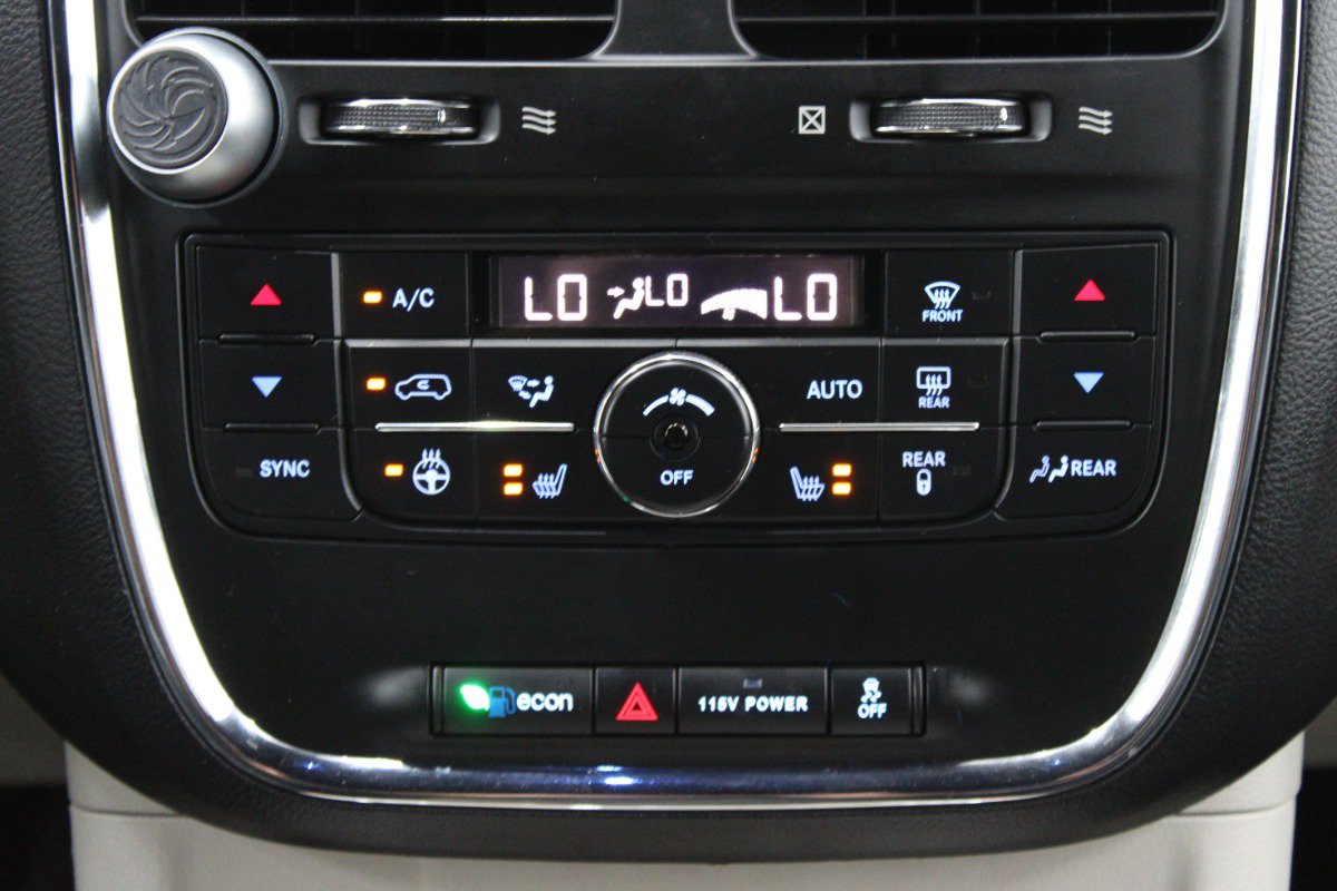 Used 2016 Dodge Grand Caravan SXT FWD image 26