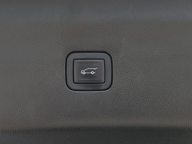 Used 2023 Buick Enclave Avenir w/ Avenir Technology Package FWD image 10