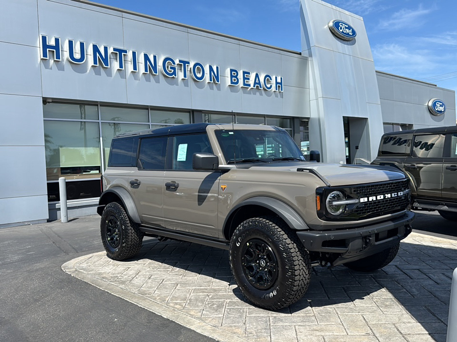 New 2026 Ford Bronco Badlands w/ Wildtrak Package