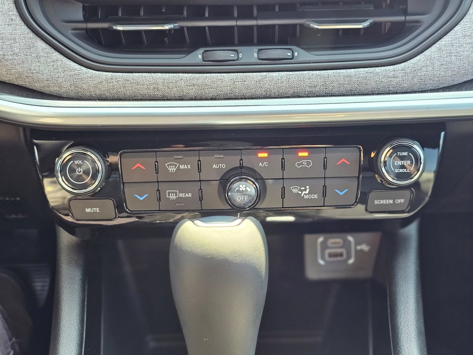 New 2026 Jeep Compass Latitude AWD/4WD image 15