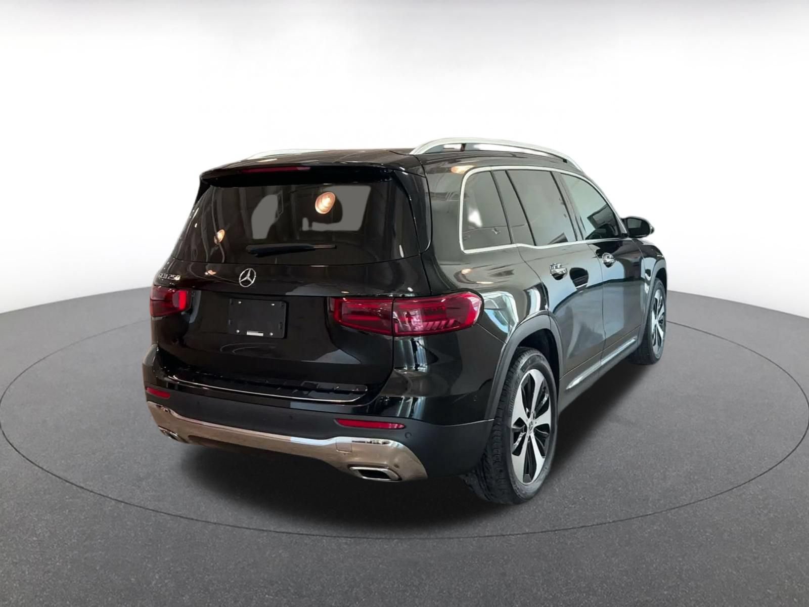 Used 2025 Mercedes-Benz GLB 250 image 13