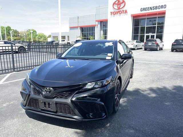 Used 2023 Toyota Camry SE image 1