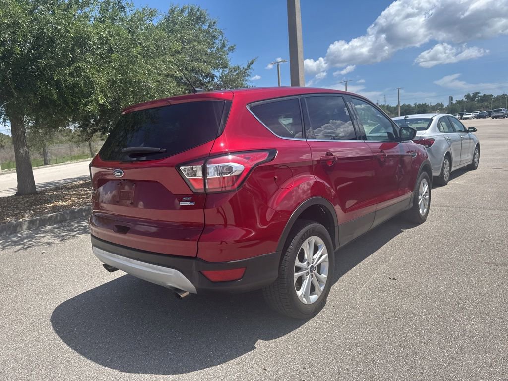 Used 2017 Ford Escape SE w/ SE Cold Weather Package AWD/4WD image 5