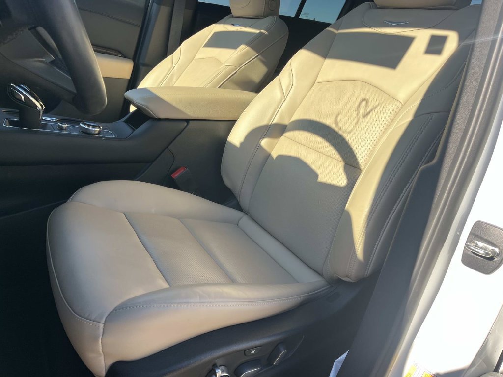 Certified 2024 Cadillac XT4 Premium Luxury AWD/4WD image 34