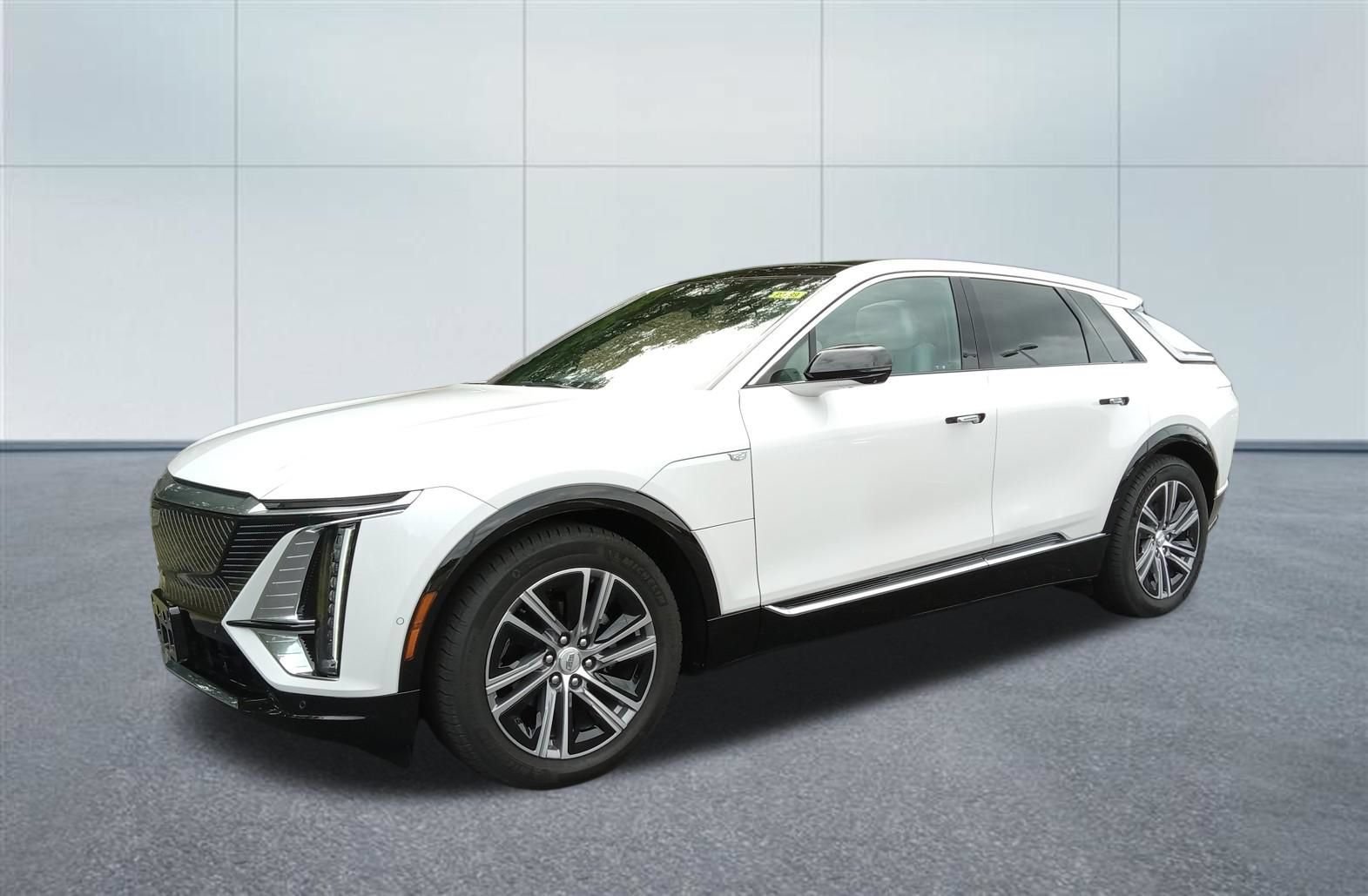 Used 2024 Cadillac Lyriq Luxury w/ LPO, Floor Liner Package AWD/4WD image 1