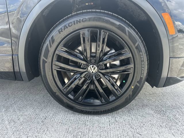 Used 2022 Volkswagen Tiguan SE R-Line image 11