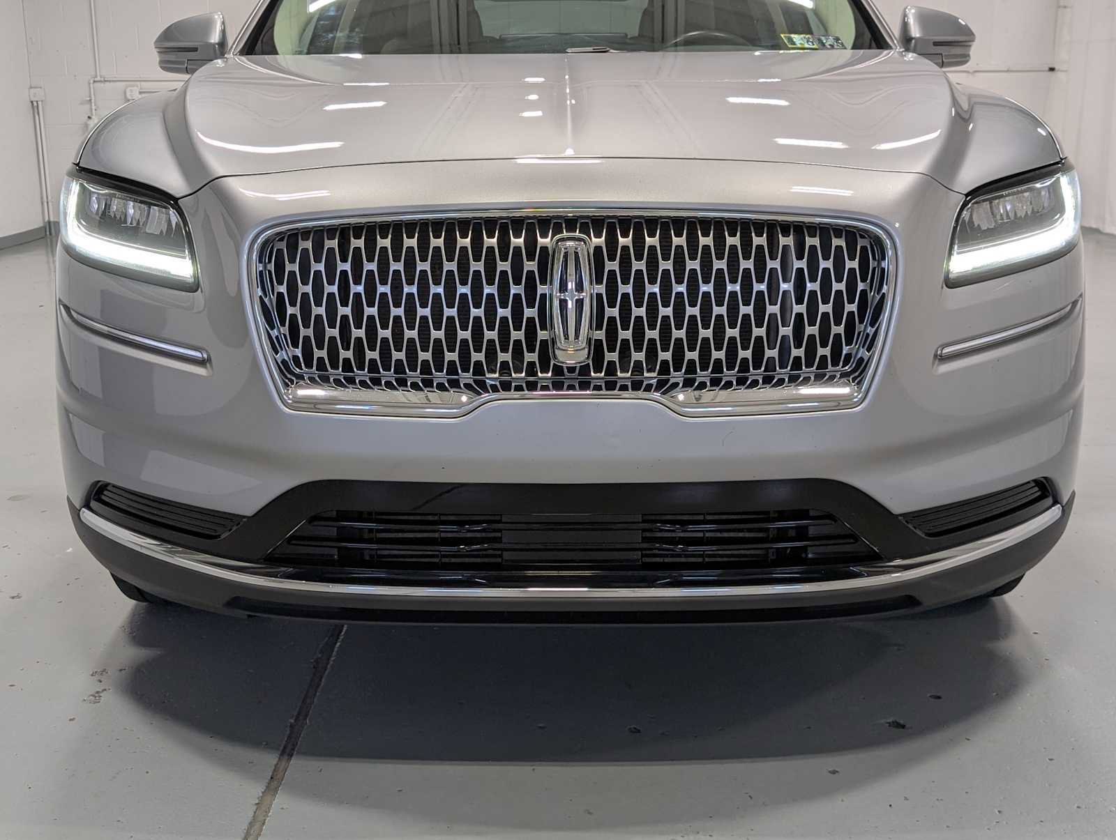 Used 2022 Lincoln Nautilus Standard image 2