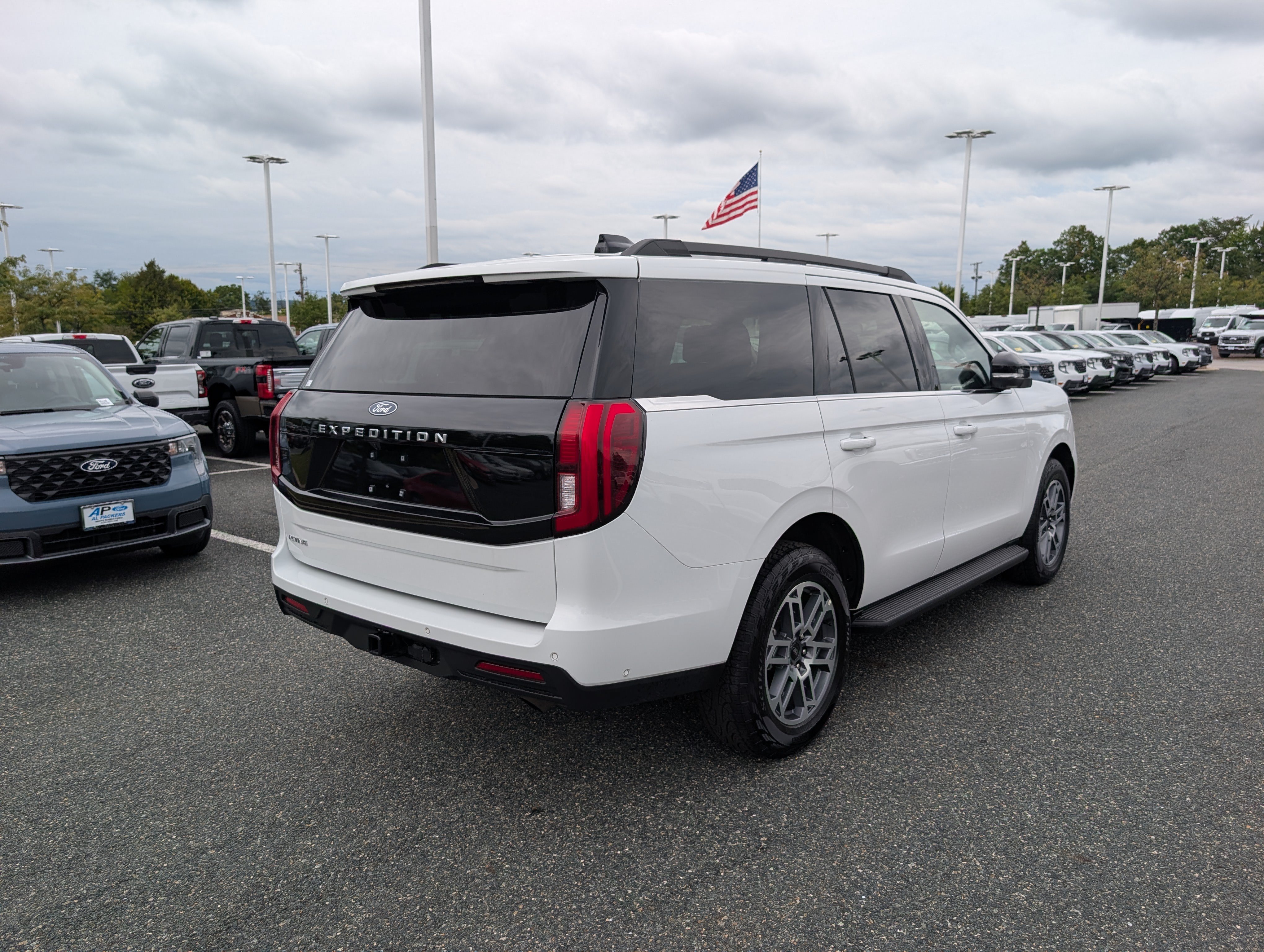 Certified 2025 Ford Expedition Active AWD/4WD image 4