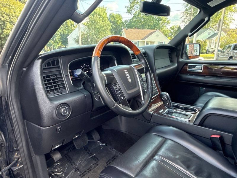 Used 2017 Lincoln Navigator L Select AWD/4WD image 10