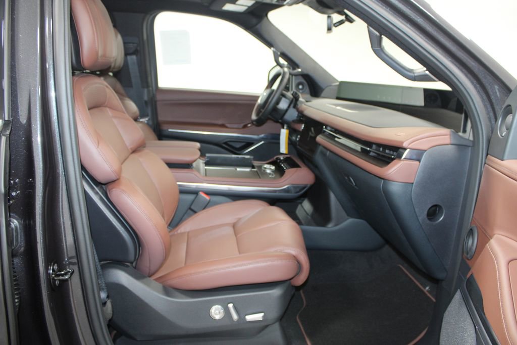 New 2025 Lincoln Navigator L Reserve image 32