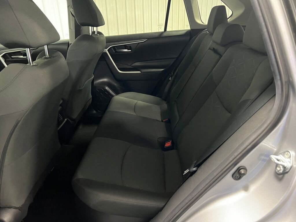 Used 2021 Toyota RAV4 XLE w/ Convenience Package image 6