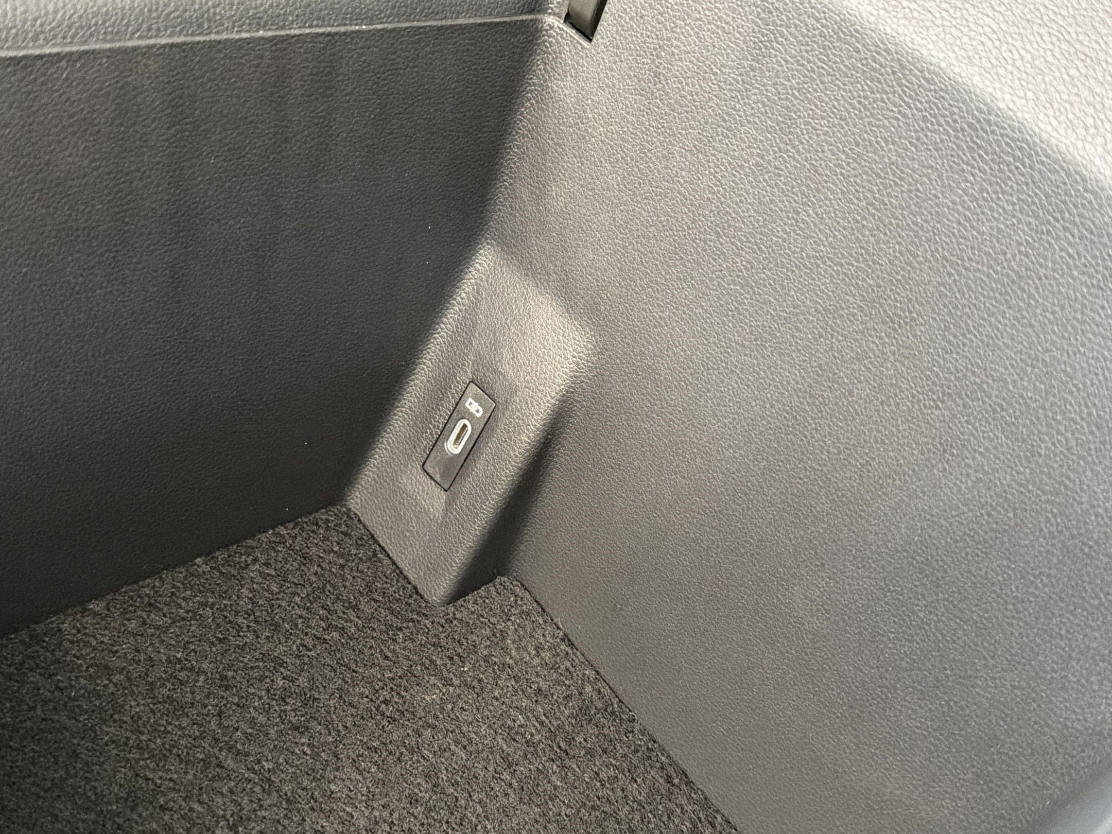 Used 2023 Volkswagen Atlas Cross Sport SEL Premium R-Line image 33