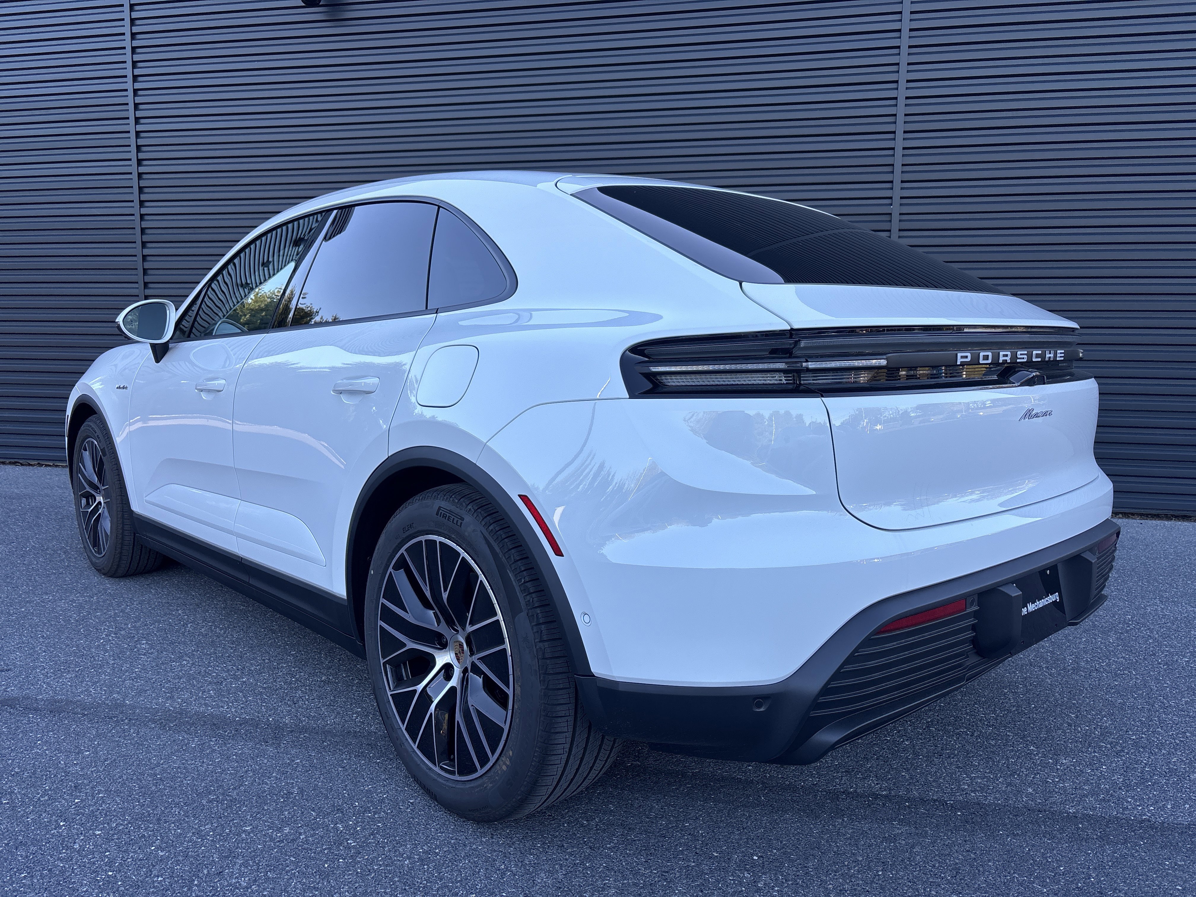 New 2025 Porsche Macan Electric image 3