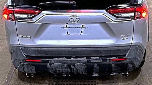 Used 2025 Toyota RAV4 XLE Premium image 9