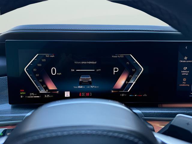 Used 2024 BMW 760i xDrive w/ Premium Package 2 image 20