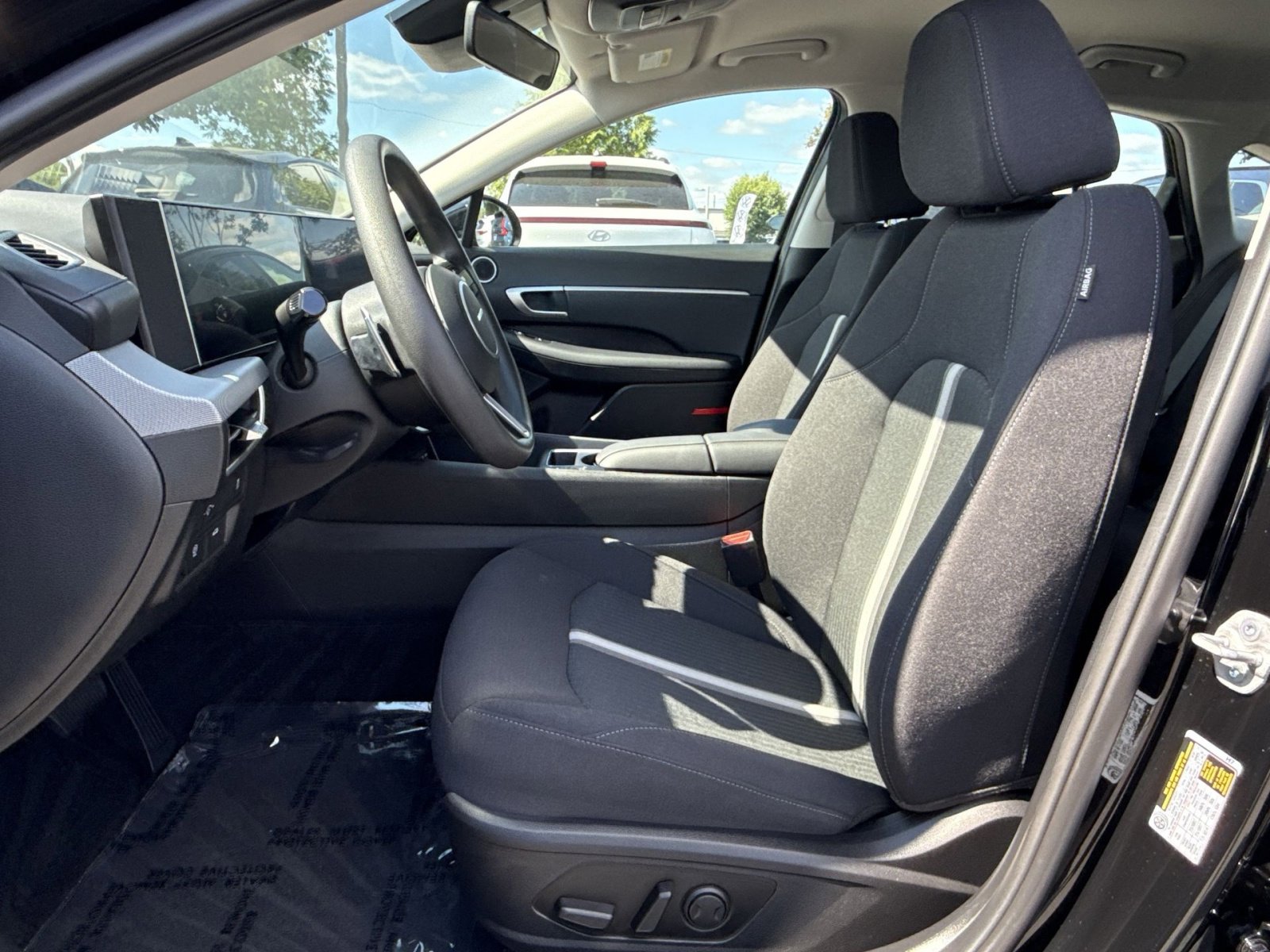 Certified 2025 Hyundai Sonata SEL AWD/4WD image 13
